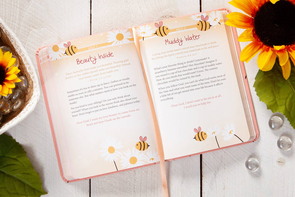 Daily Strength for Girls (Daily Devotional, Ages 4-9)