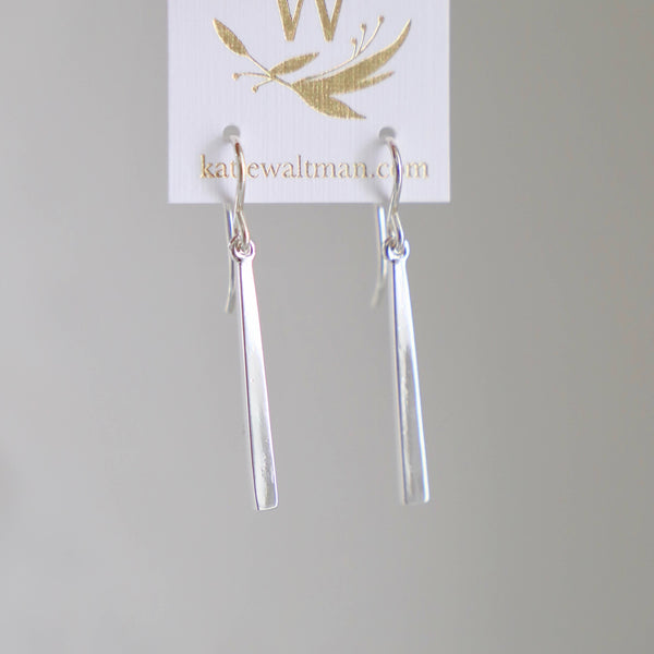 PETITE BAR EARRINGS: Silver
