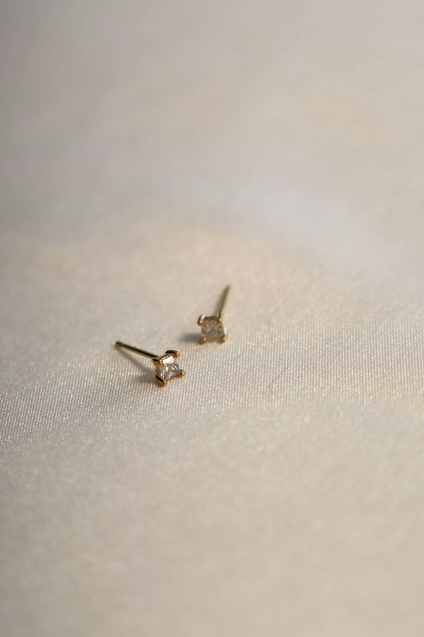 SQUARE CZ STUD: GOLD