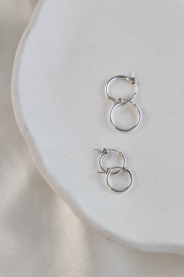 THE SILVER STANDARD HOOPS: MEDIUM / STERLING SILVER