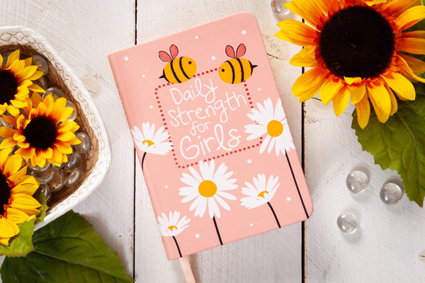 Daily Strength for Girls (Daily Devotional, Ages 4-9)