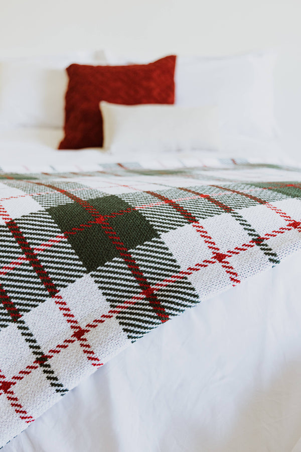 Duncan Throw - Christmas Plaid/Scottish/Scotland Blanket: Red/green/white / Standard: 50x60