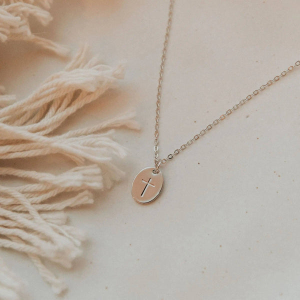 Cross Pendant Necklace: Silver / 19"