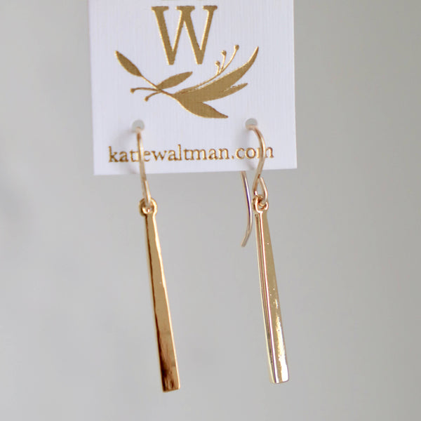 PETITE BAR EARRINGS: Gold