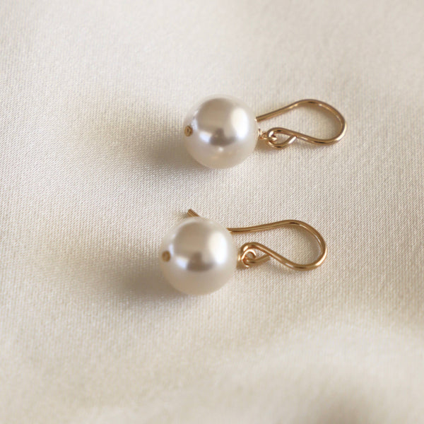 LARGE CLASSIC PEARL EARRING: GOLD