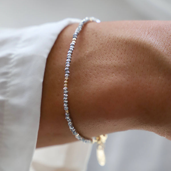 PETITE CRYSTAL BRACELET - SHINY METALLIC: Gold