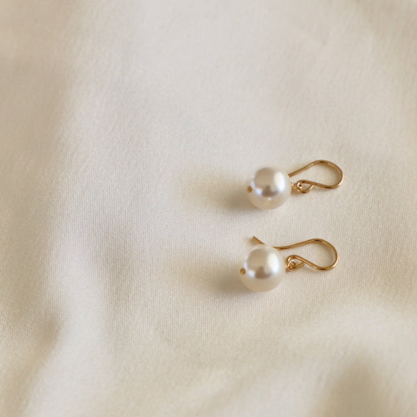 LARGE CLASSIC PEARL EARRING: GOLD