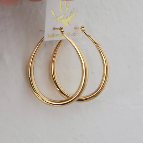 LARGE TEARDROP HOOP EARRINGS: GOLD
