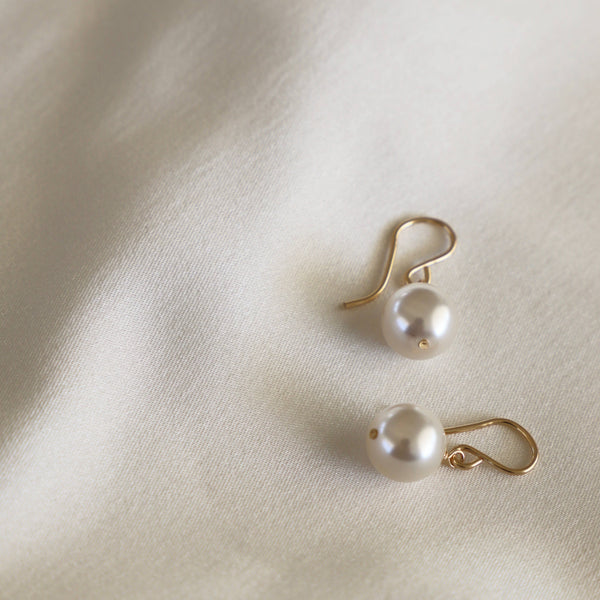 LARGE CLASSIC PEARL EARRING: GOLD