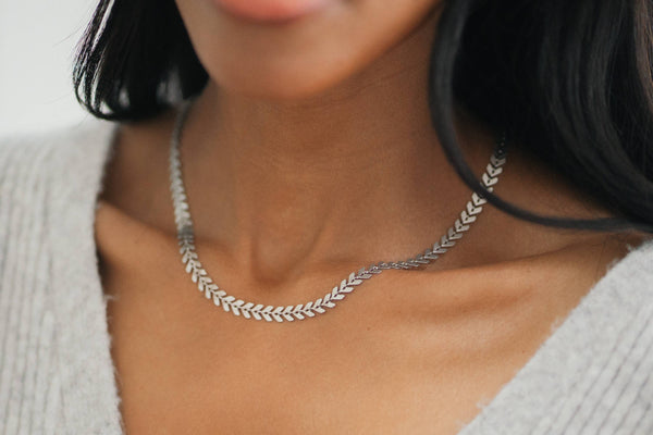 Laurel Necklace : Satin Rhodium Plated (silver)