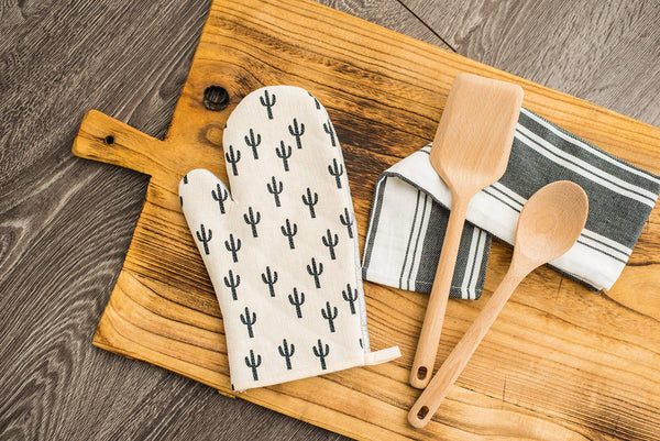 White and Black Saguaro Oven Mitt: Hot Pad