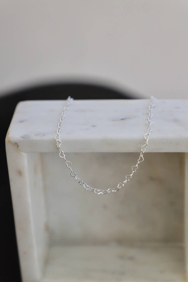HEART CHAIN NECKLACE: Gold Filled