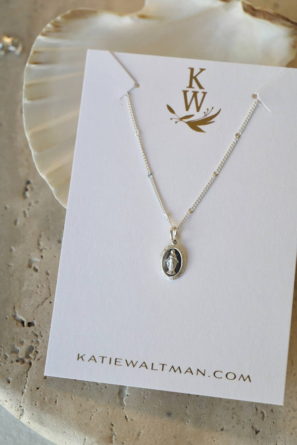 VIRGIN MARY MINI MEDALLION NECKLACE: Silver